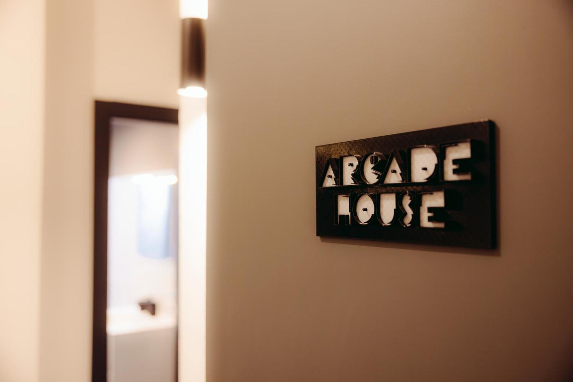 Arcade House Verona Fiera Netflix + Videogame Ngoại thất bức ảnh