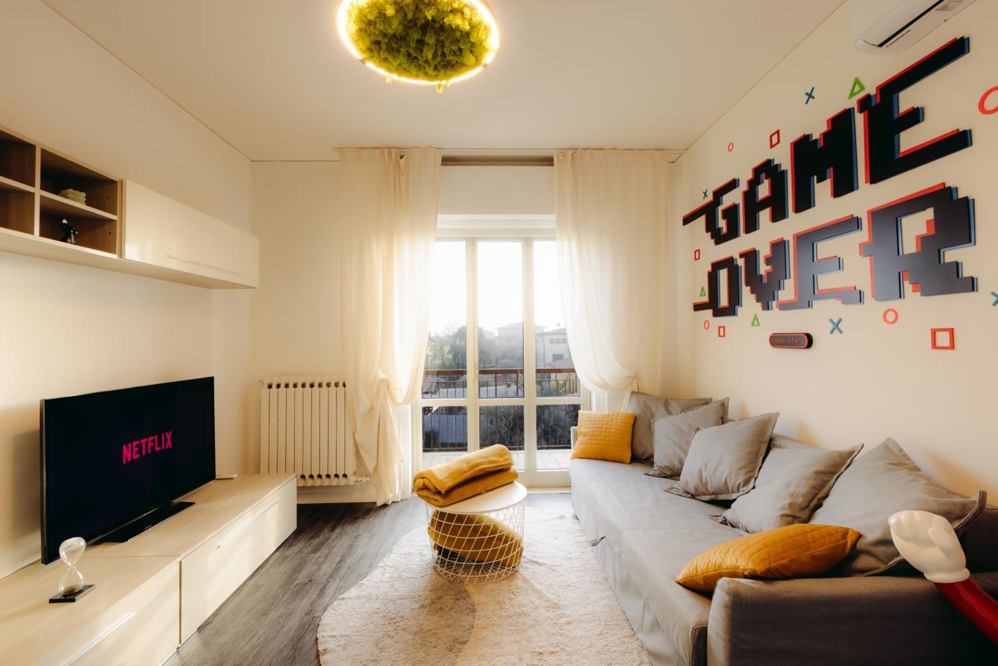 Arcade House Verona Fiera Netflix + Videogame Ngoại thất bức ảnh