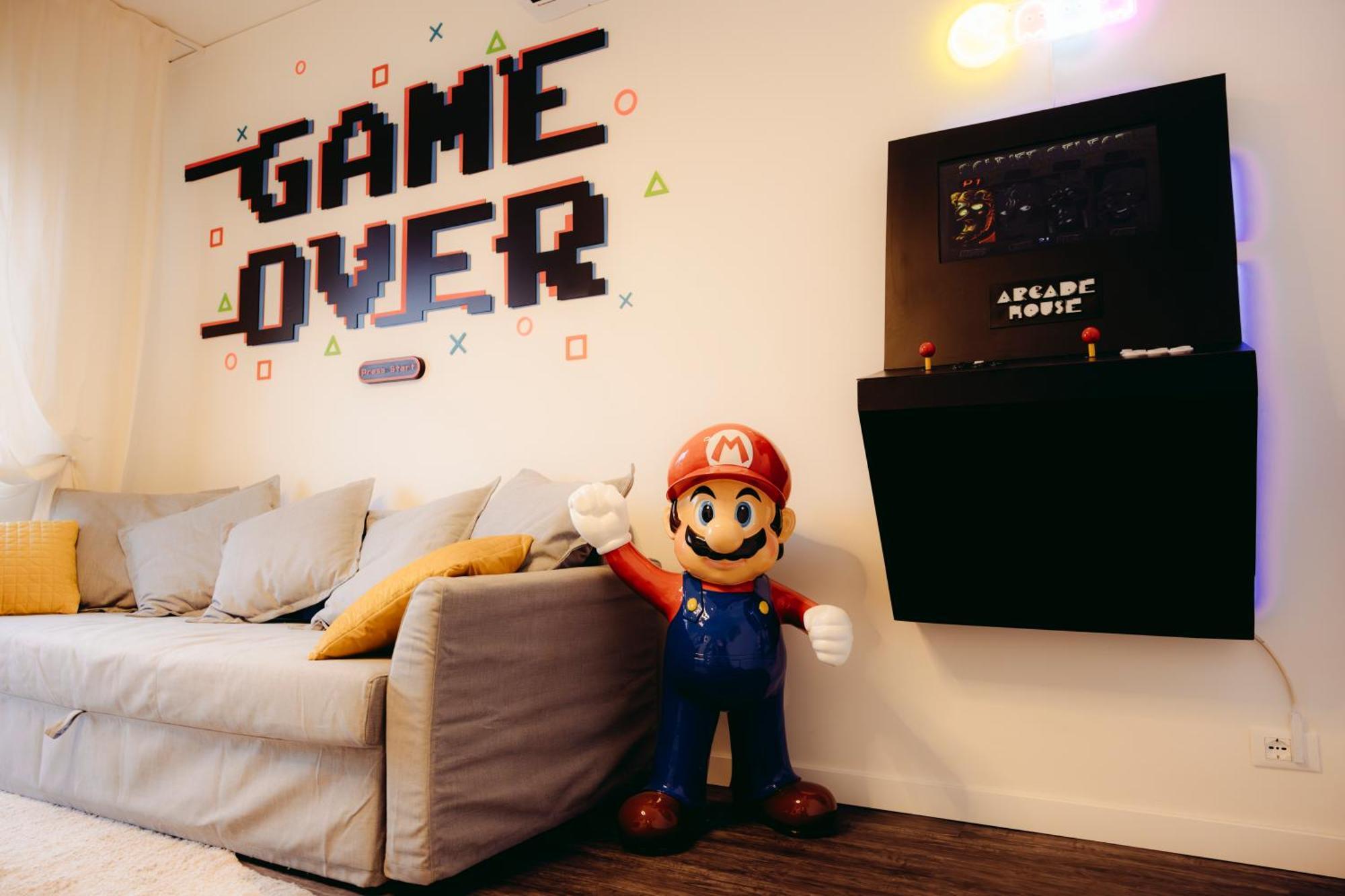 Arcade House Verona Fiera Netflix + Videogame Ngoại thất bức ảnh